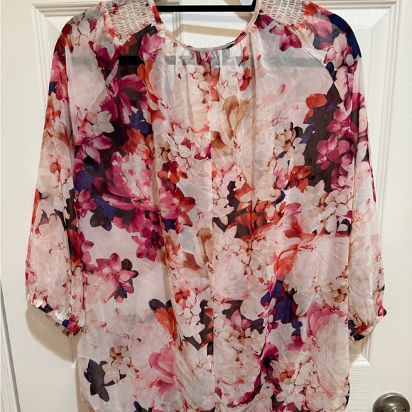 🎉 Host's Pick 🎉Lane Bryant White and Pink Floral Graphic 3/4 Sleeve Blouse - Picture 5 of 5